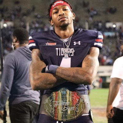 From Juco Standout to Professional Football Player: The Journey of De'Jahn Warren