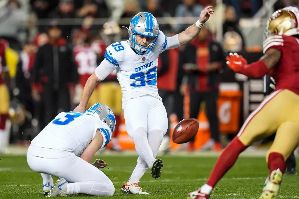 Former Panthers Kicker Becomes Internet Legend with Wild Sideline Move During Record-Breaking Night