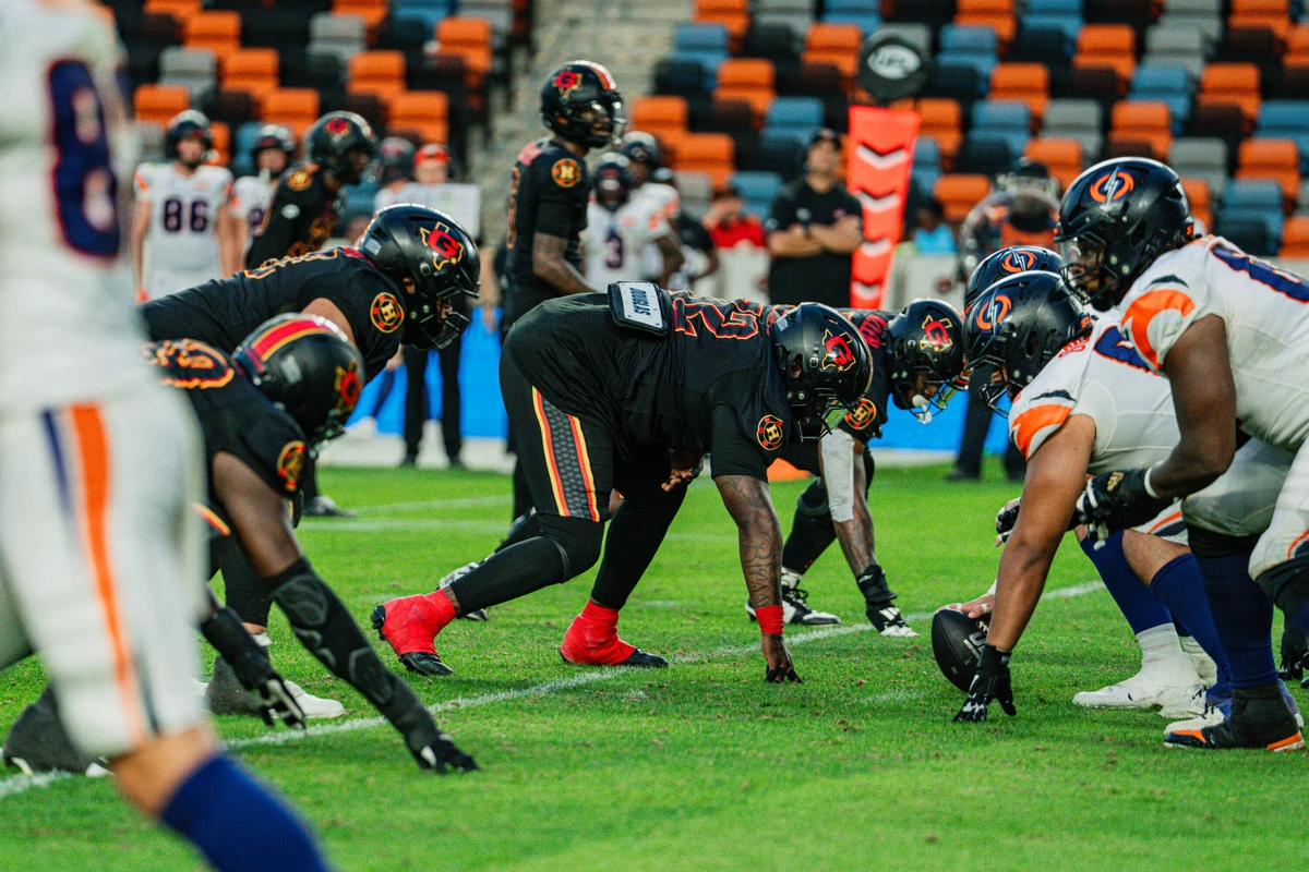 Houston Gamblers DT Kyon Barrs Signs with Carolina Panthers