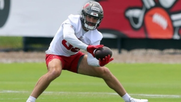 GluFEtiX0AEC8mi - UFL News Hub