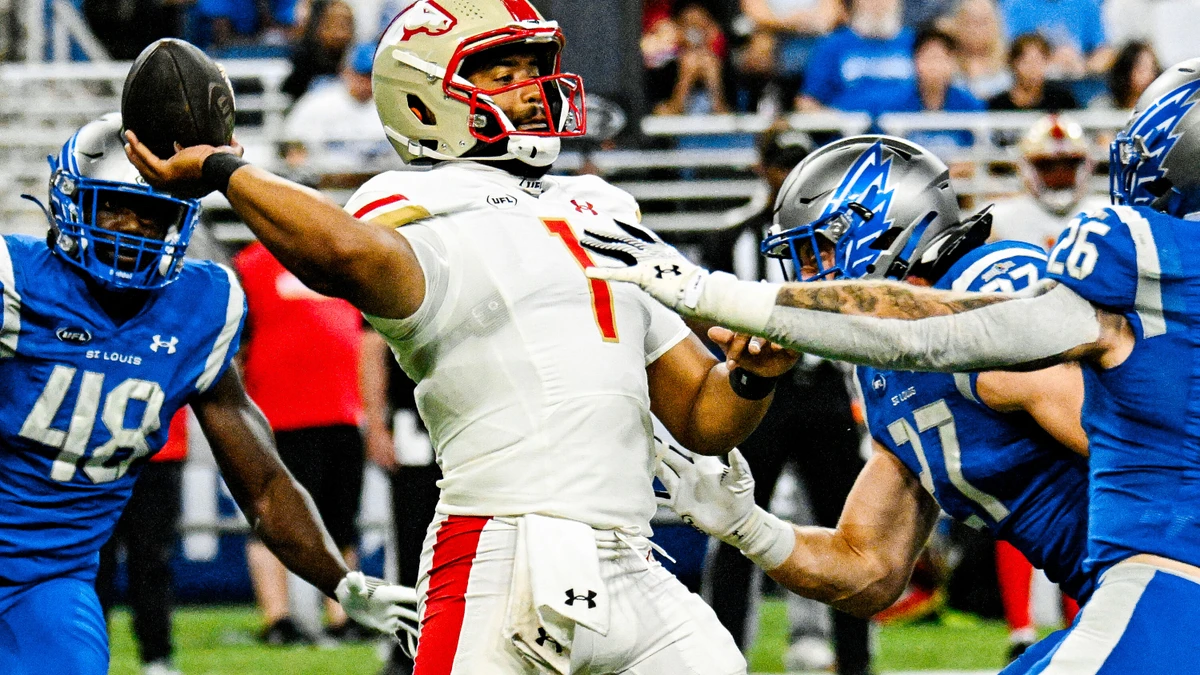 JMar - UFL News Hub J'Mar Smith making a contested throw against the Battlehawks.